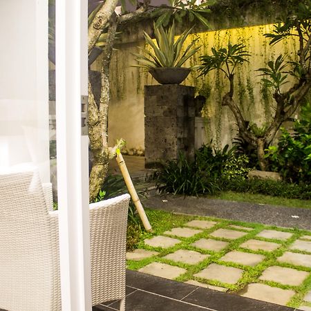 Transera Kamini Legian Hotel Екстериор снимка