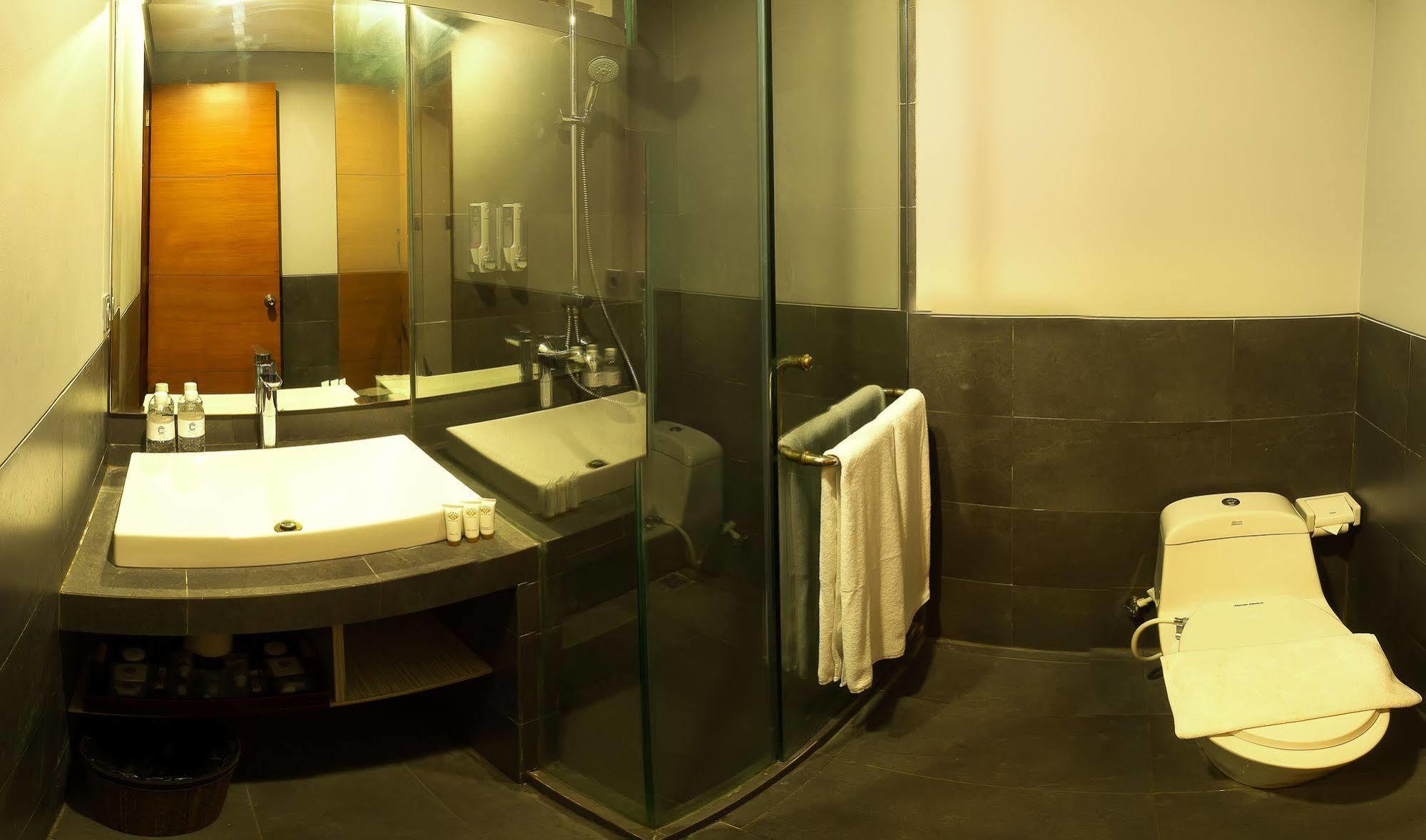Transera Kamini Legian Hotel Екстериор снимка
