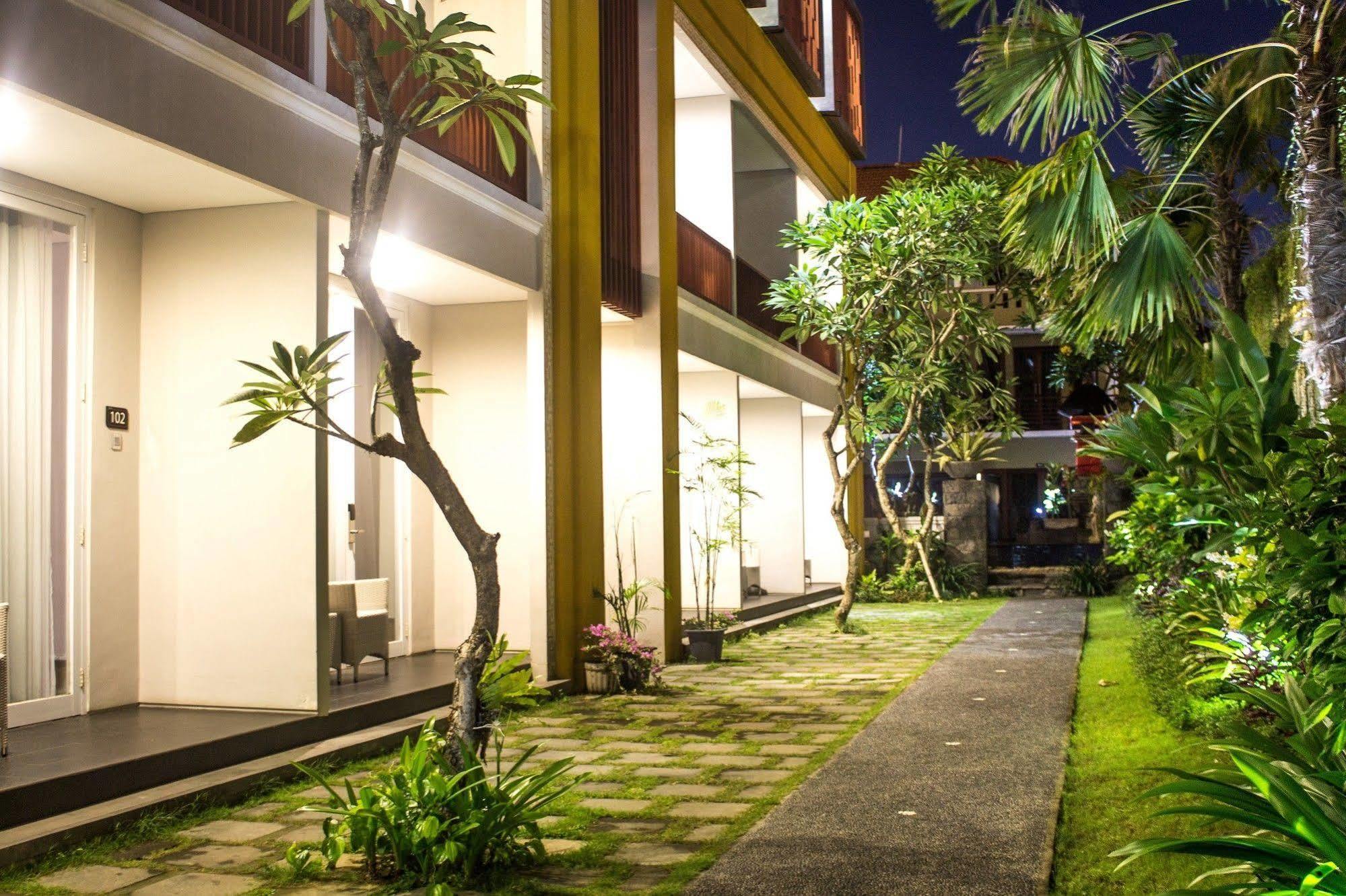 Transera Kamini Legian Hotel Екстериор снимка